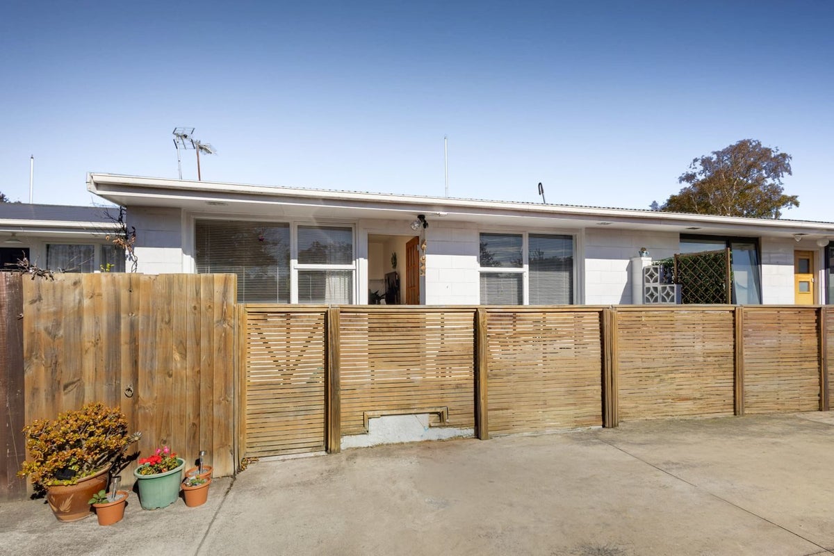 2/162 Stanmore Road, Linwood, Christchurch - Carousel 1