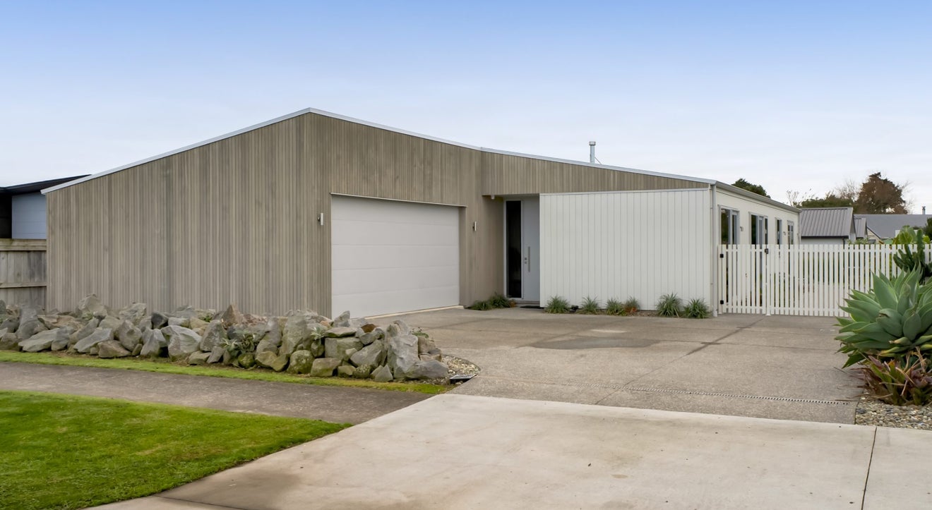 31 Smith Street, Lepperton, New Plymouth - Carousel 1