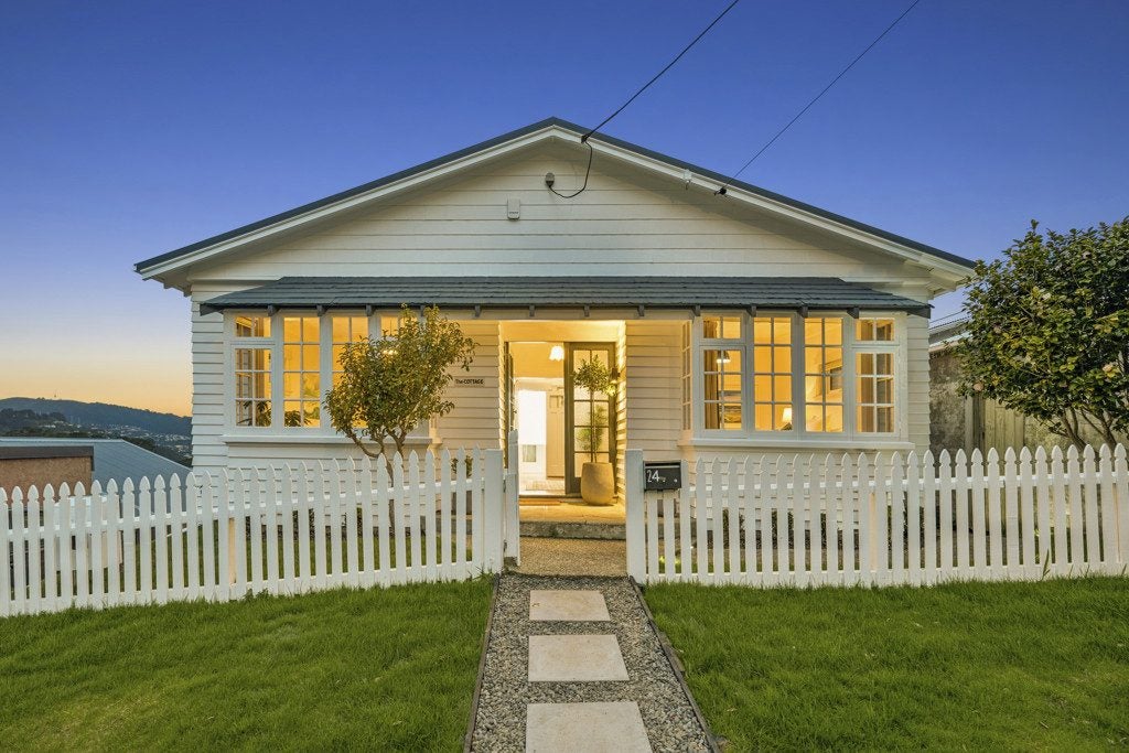 24 Homewood Crescent, Karori, Wellington - Carousel 2
