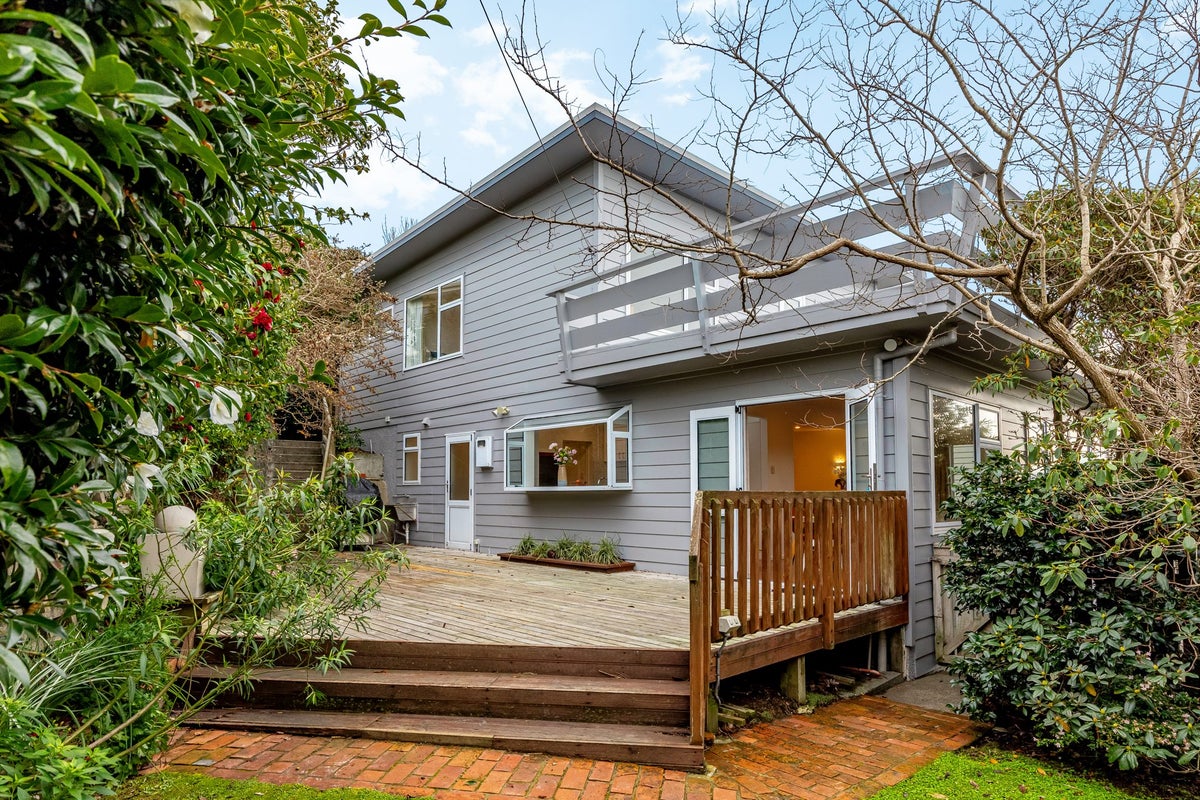 7 Angell Street, Johnsonville, Wellington - Carousel 1