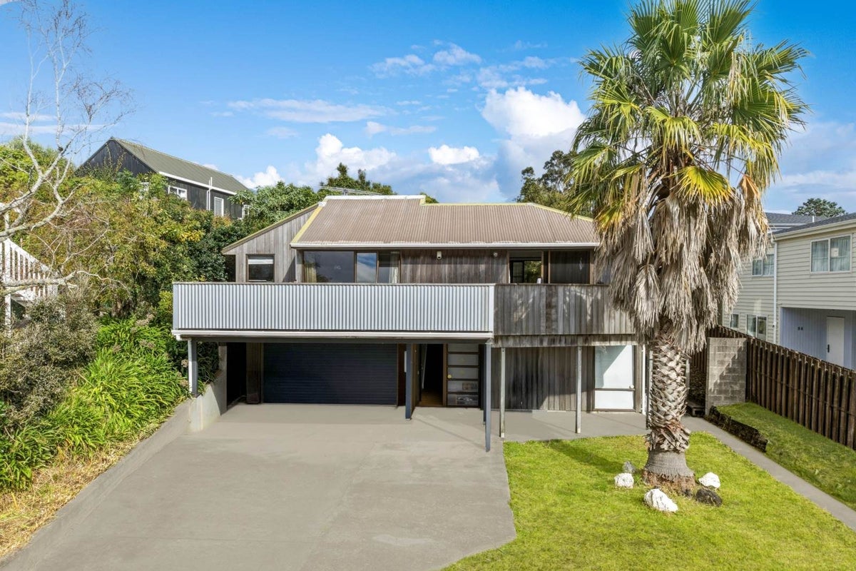 7 Widmore Drive, Massey, Auckland - Carousel 1
