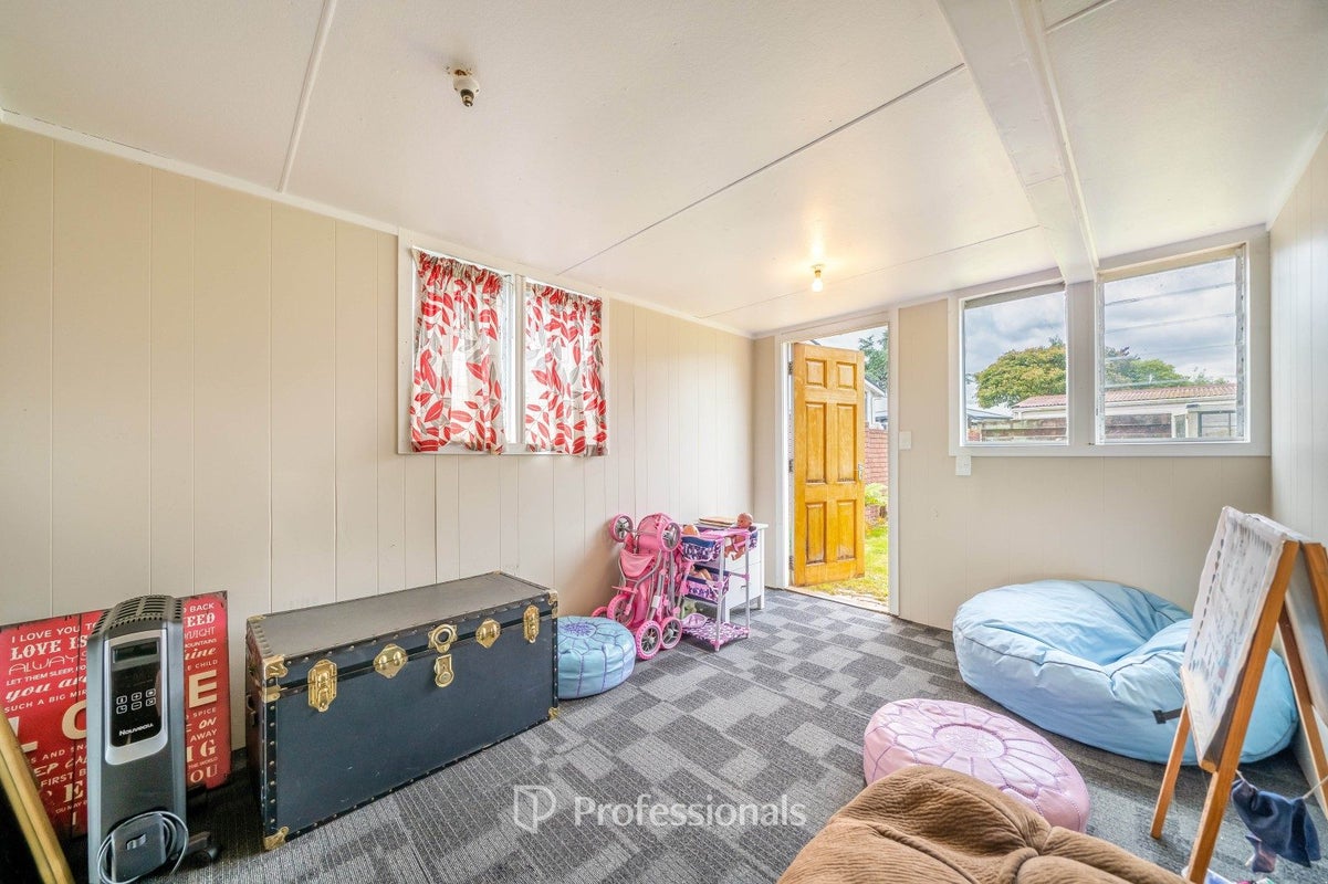1075 Fergusson Drive, Clouston Park, Upper Hutt - Carousel 20