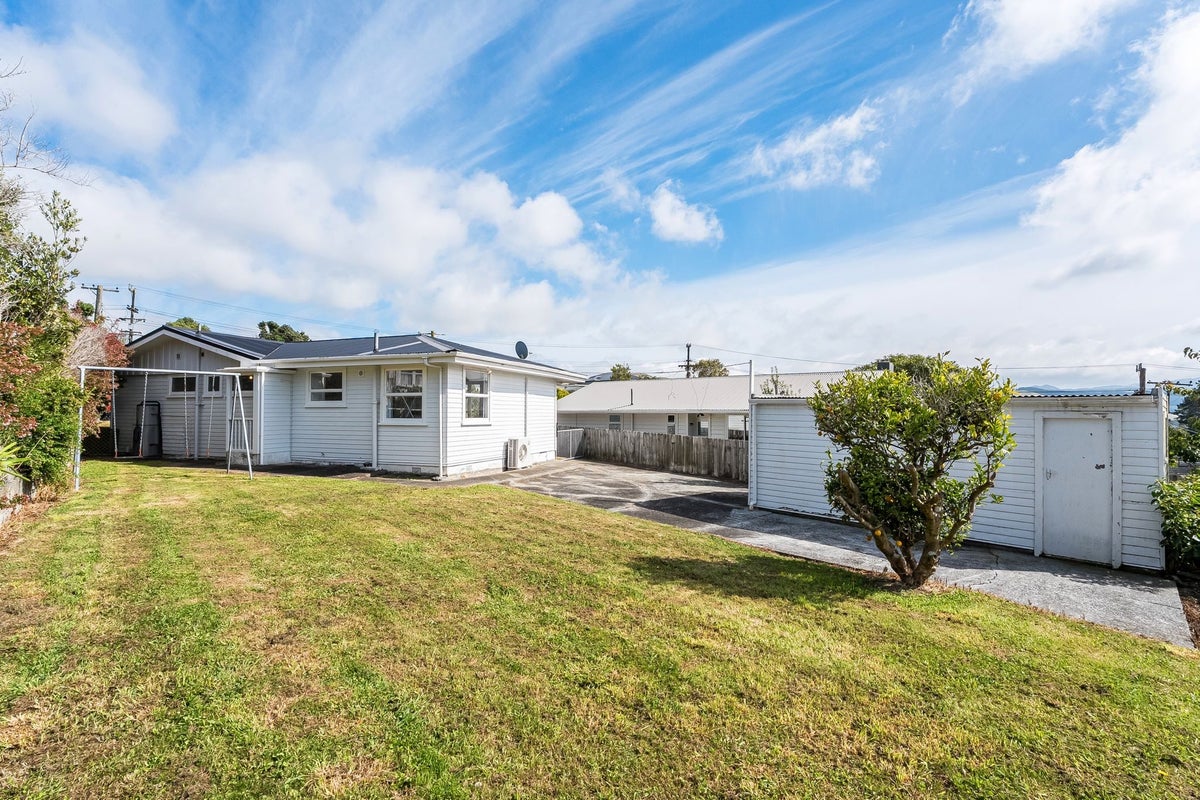 18 Beazley Avenue, Paparangi, Wellington - Carousel 14