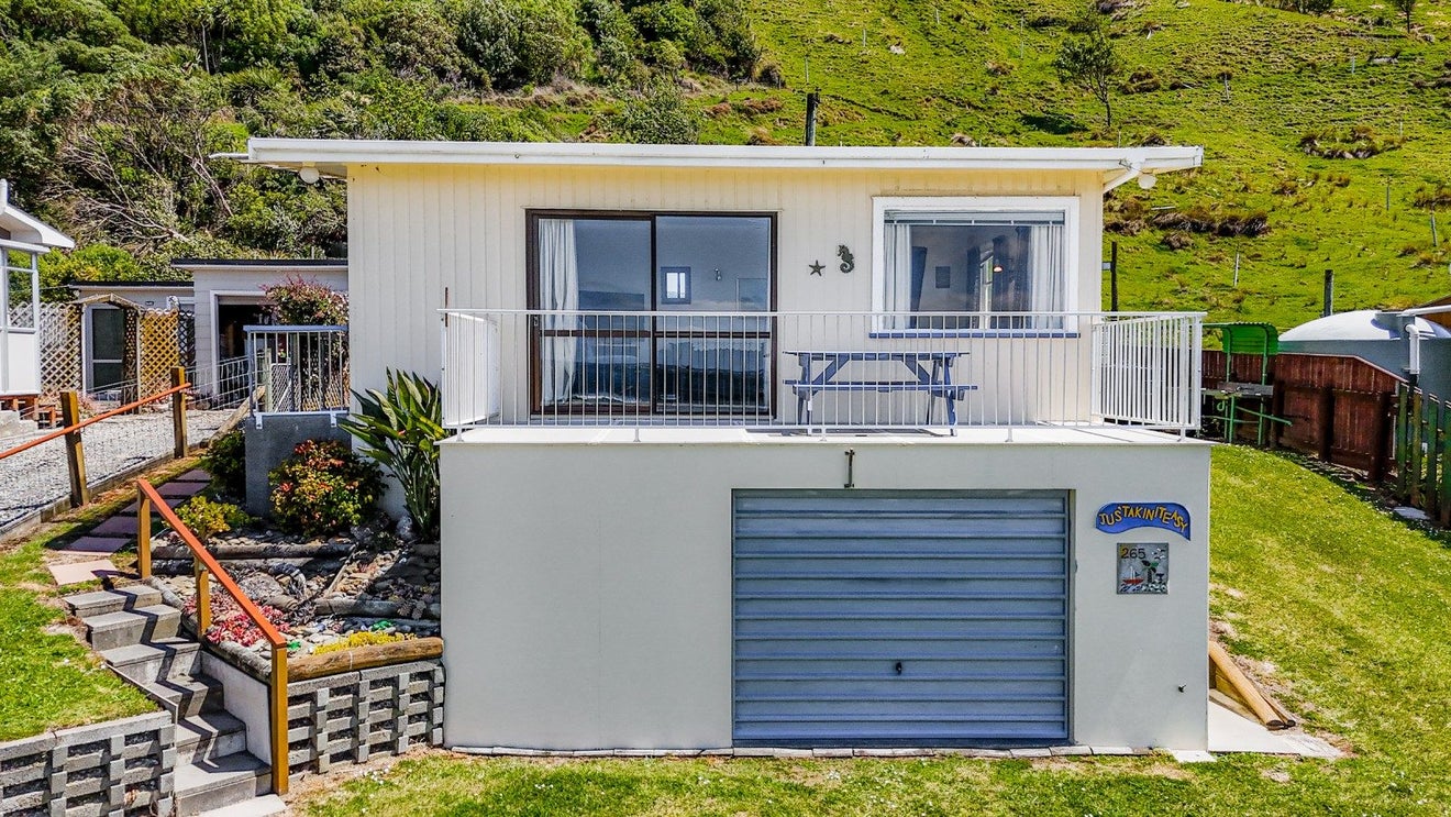 265 Mataikona Road, Mataikona, Tinui - Carousel 1