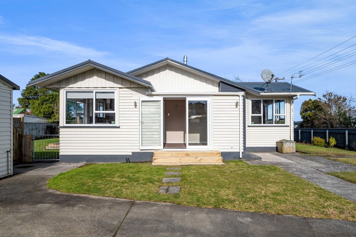 86 Brecon Road, Stratford - Carousel 2