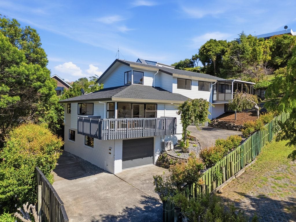 2 Seaford Place, Murrays Bay, Auckland - Carousel 2