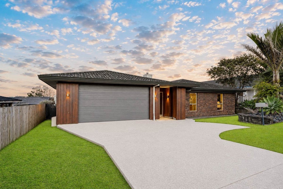 101 Glenmore Road, Sunnyhills, Auckland - Carousel 1