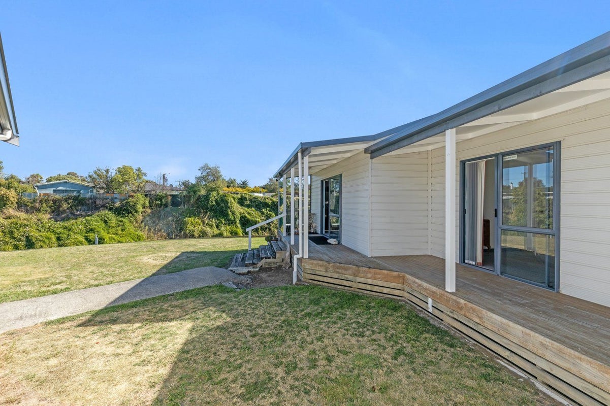 8 Key Crescent, Seddon - Carousel 2