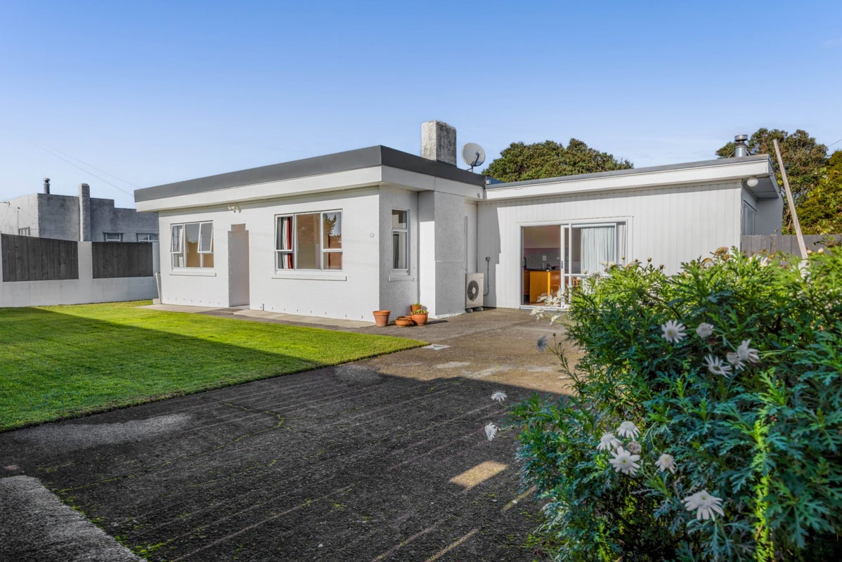 62 Gisborne Terrace, Opunake - Carousel 1