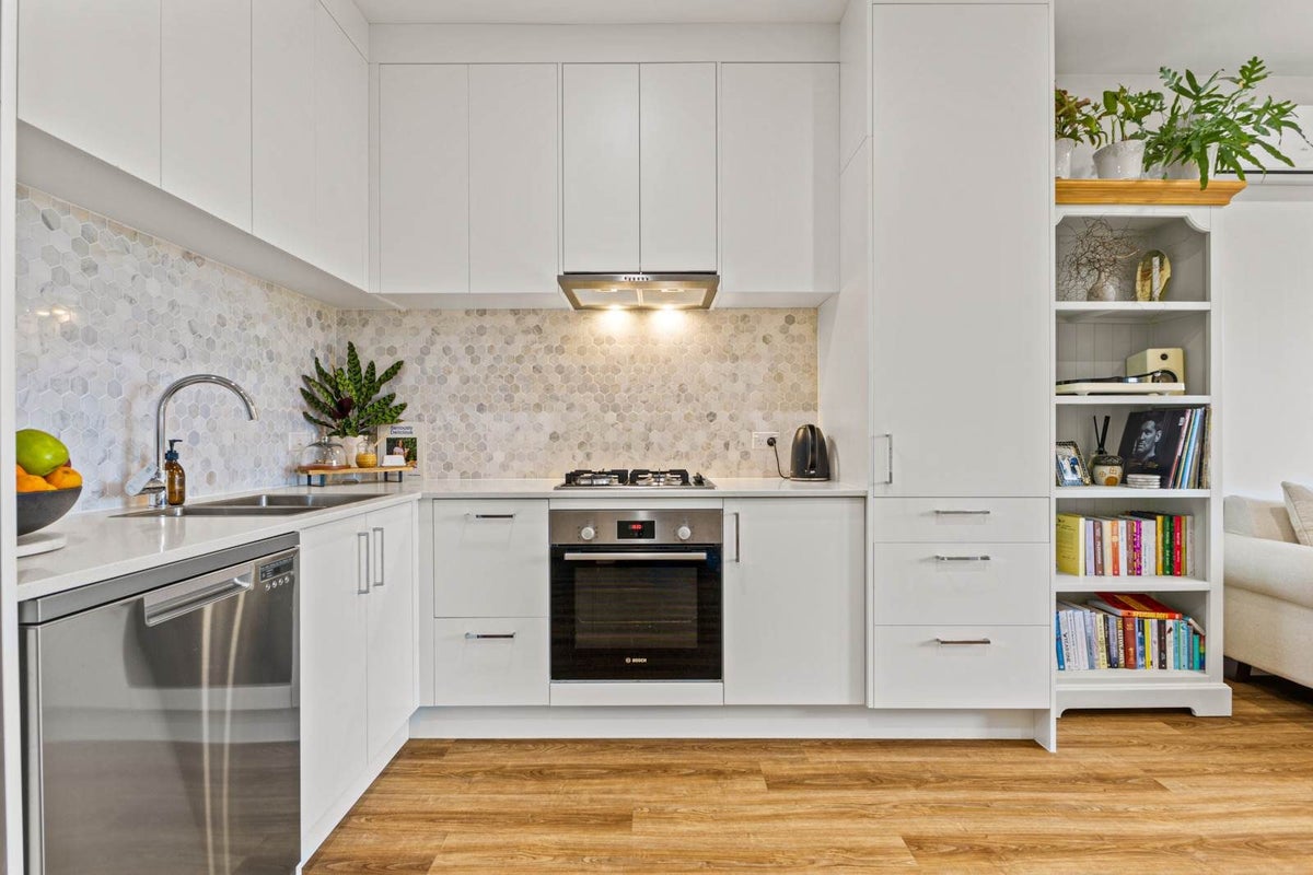 72 Long George Drive, Totara Park, Auckland - Carousel 1
