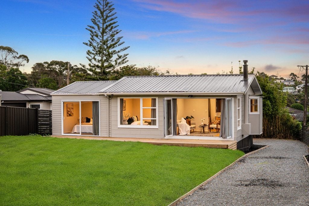 131 Rosier Road, Glen Eden, Waitakere City, Auckland - Carousel 2