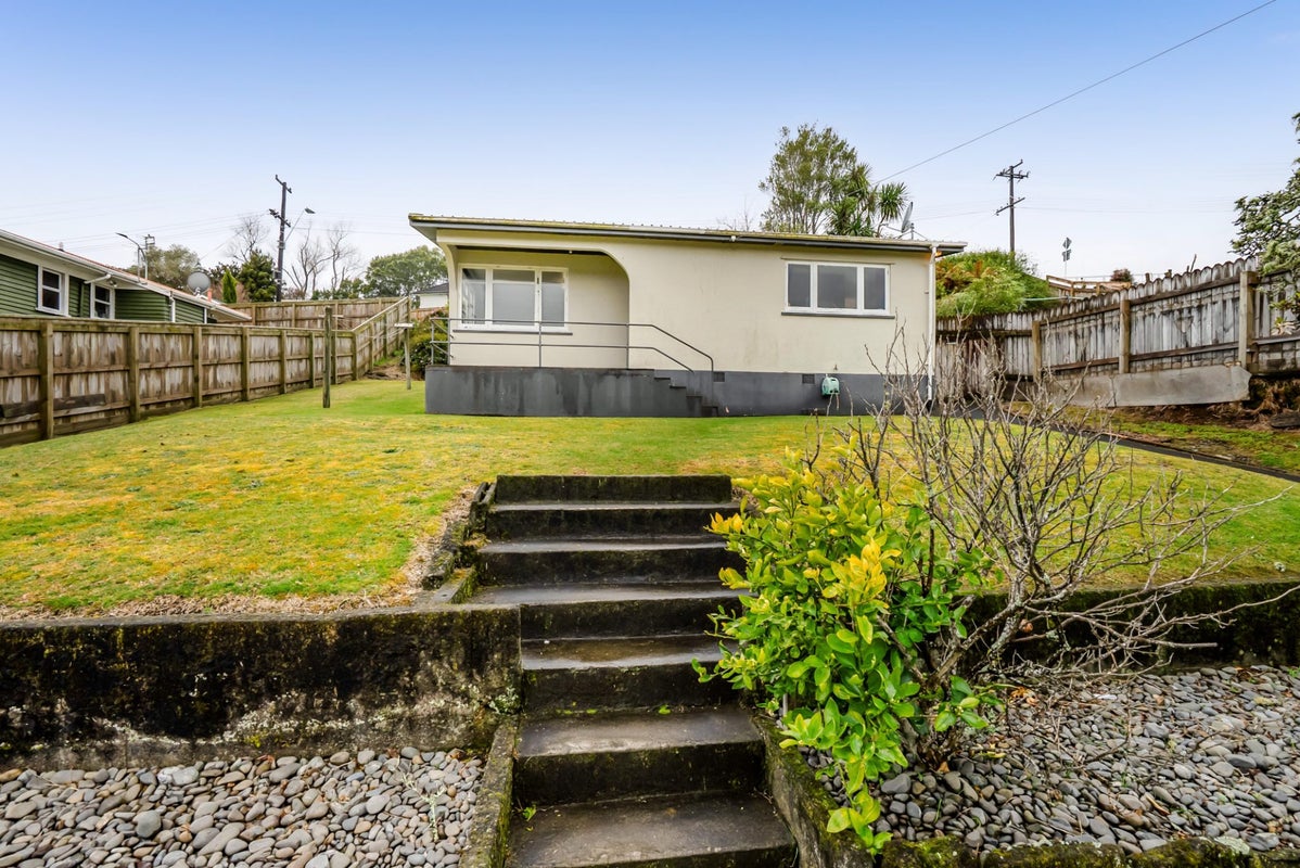 77 Huatoki Street, Vogeltown, New Plymouth - Carousel 1