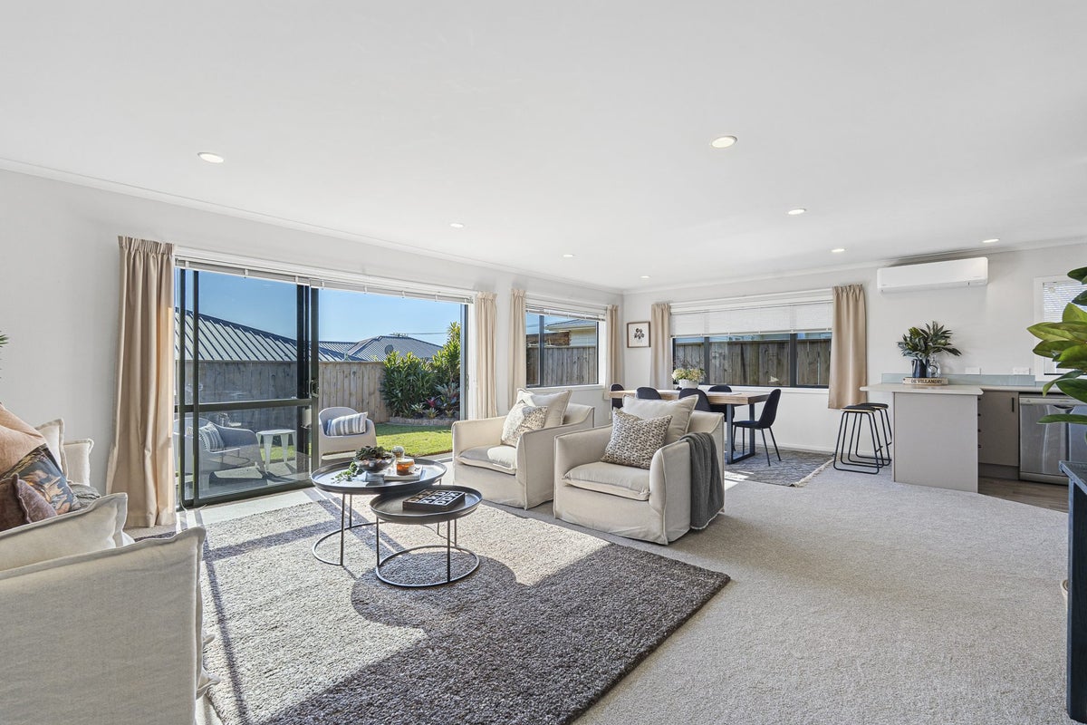 11 Wilton Street, Westown, New Plymouth - Carousel 2