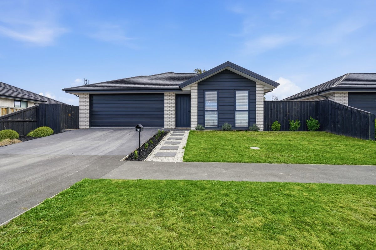 31 Meadow View Drive, Belfast, Christchurch - Carousel 2