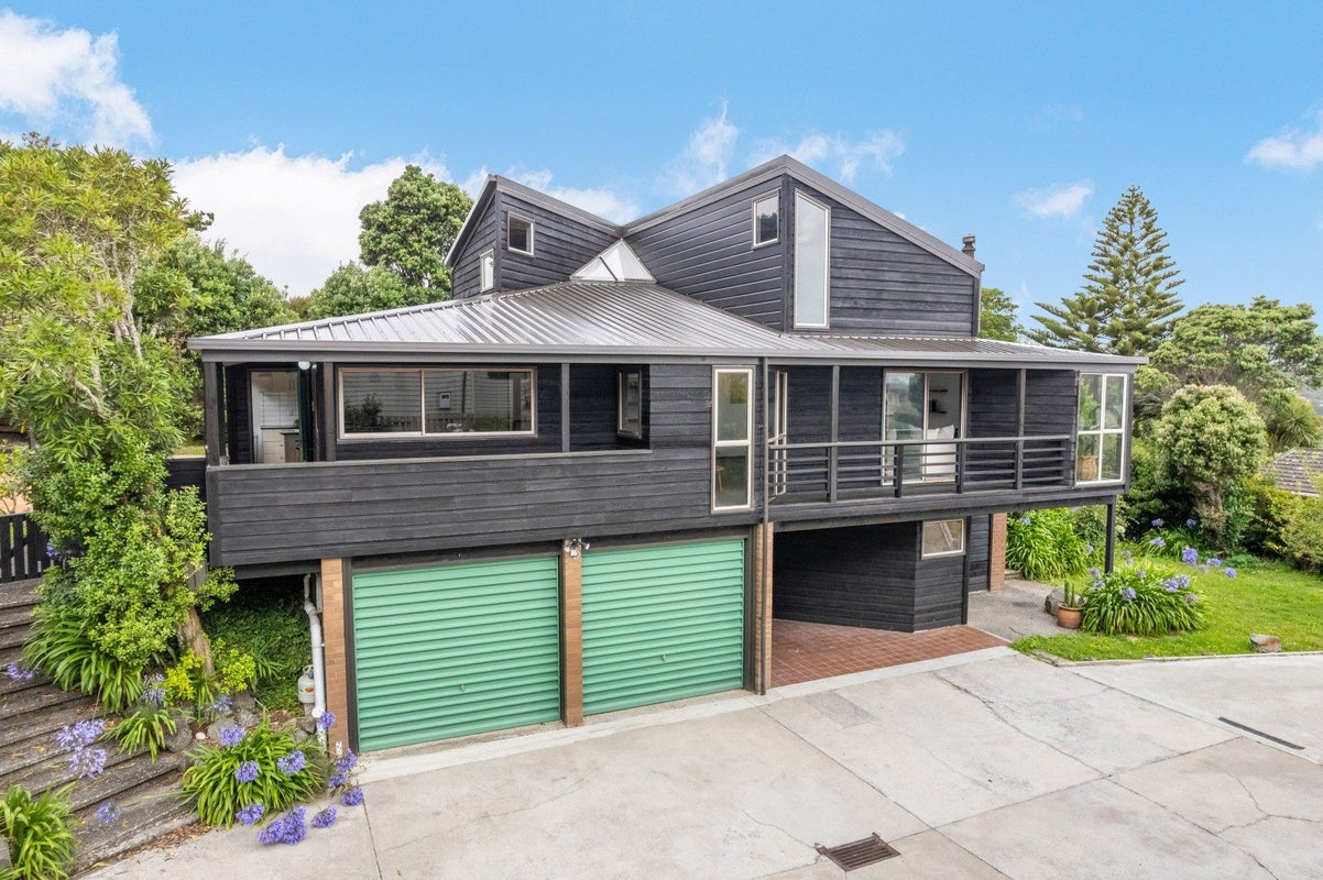 6 The Track, Plimmerton, Porirua - Carousel 2