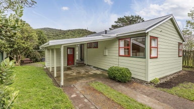 46 Hazlewood Avenue, Karori, Wellington - Carousel 1