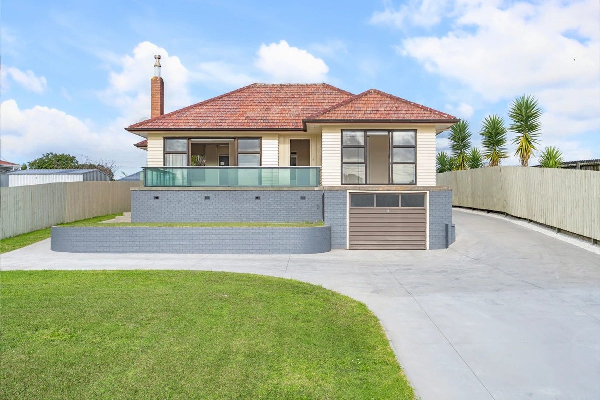 15 Maioro Street, New Windsor, Auckland - Carousel 1