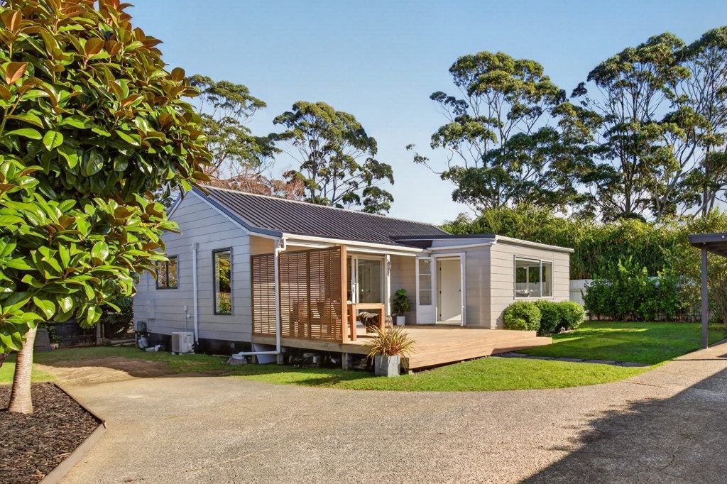 77A Vodanovich Road, Te Atatu South, Auckland - Carousel 1