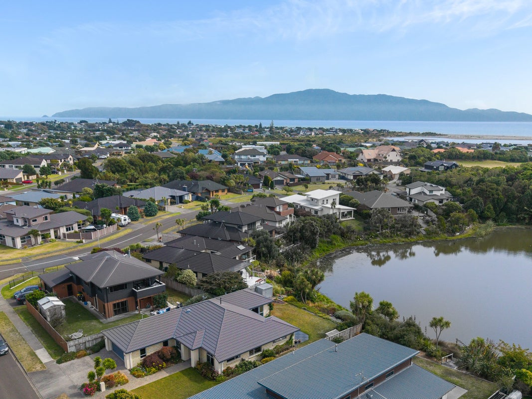 81 The Drive, Paraparaumu Beach, Paraparaumu - Carousel 24