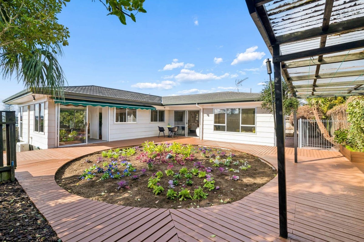 Property Valuation for 8 Sherie Place, Howick, Auckland | Trade Me Property