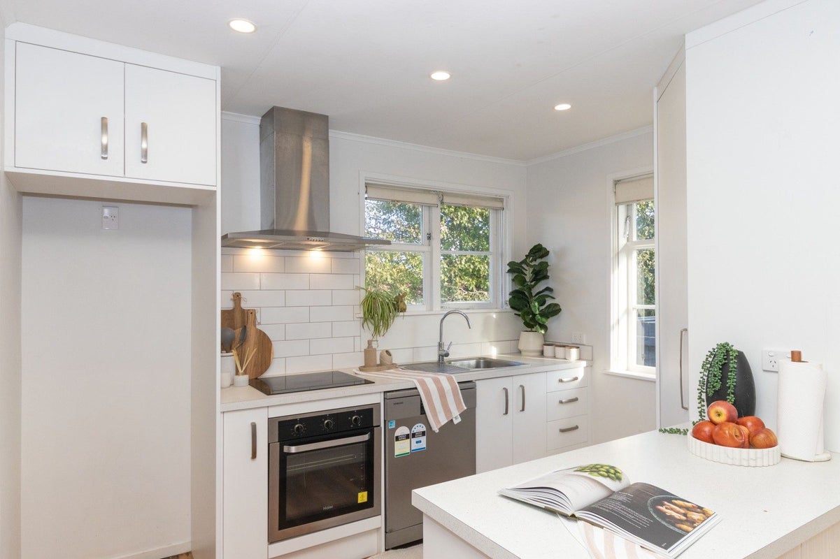 2 Forth Terrace, Roslyn, Palmerston North - Carousel 2