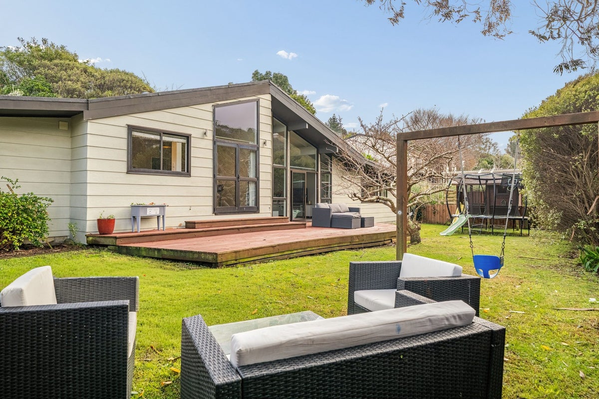 26 Woolwich Close, Whitby, Porirua - Carousel 1