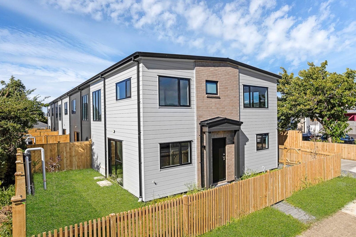58B Hokianga Street, Mangere East, Auckland - Carousel 1