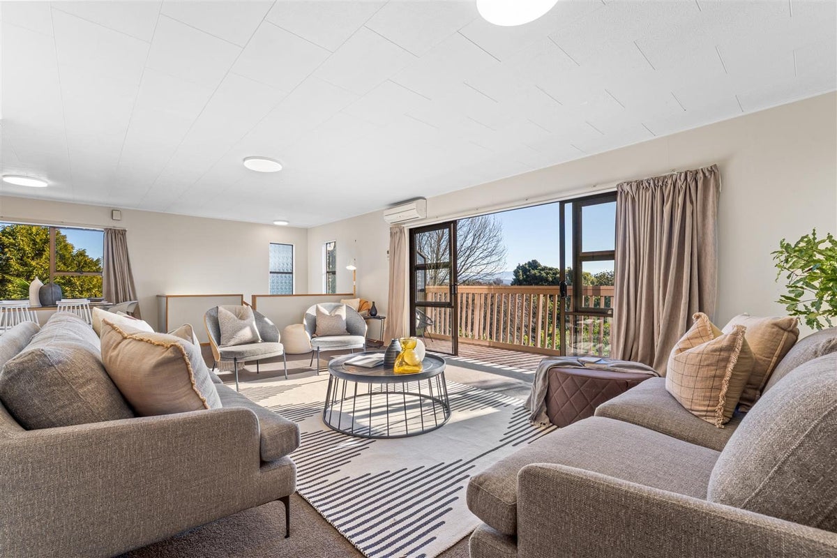 1/12 Farnham Drive, Richmond, RICHMOND - Carousel 1