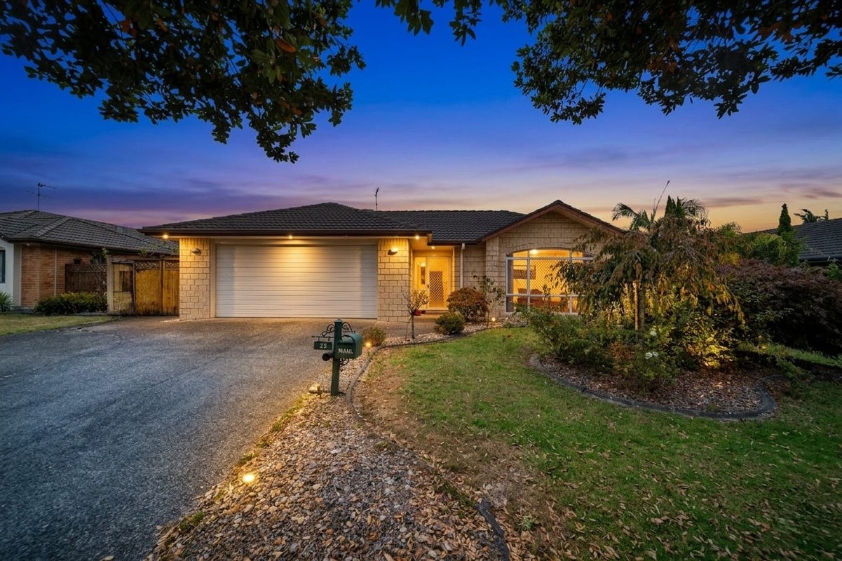 35 Croftview Road, Wattle Downs, Auckland - Carousel 1