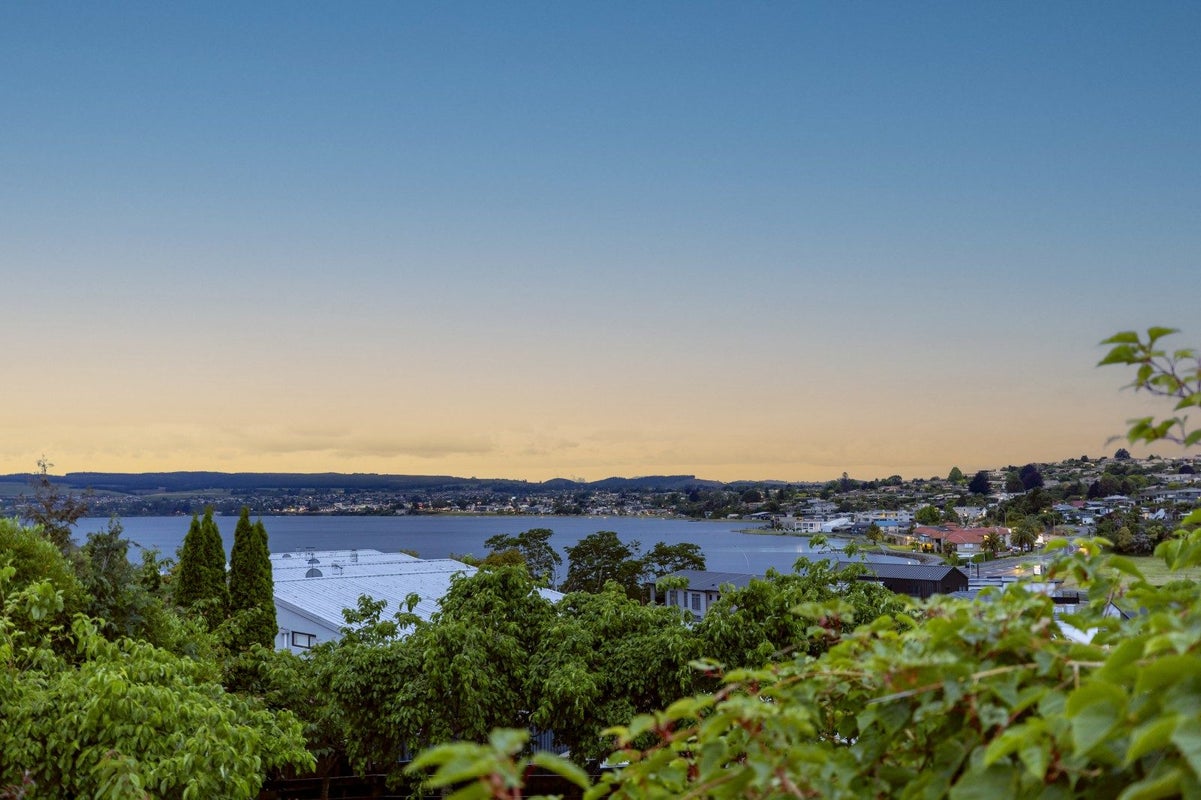 2/18 Pipi Street, Two Mile Bay, Taupo - Carousel 41
