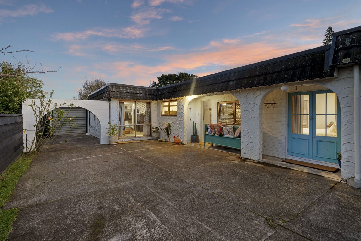 2/1A Mary Place, Favona, Auckland - Carousel 1