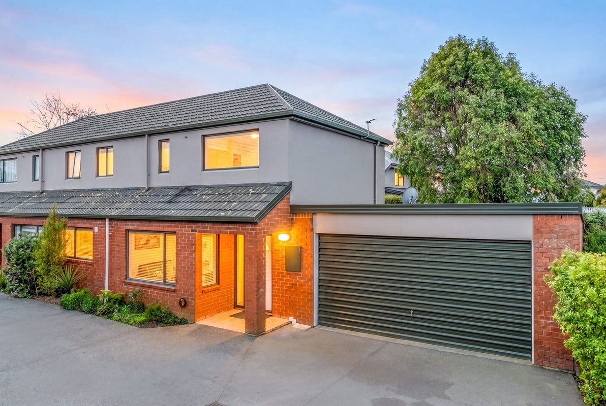 2/15 Coles Place, St Albans, Christchurch - Carousel 1