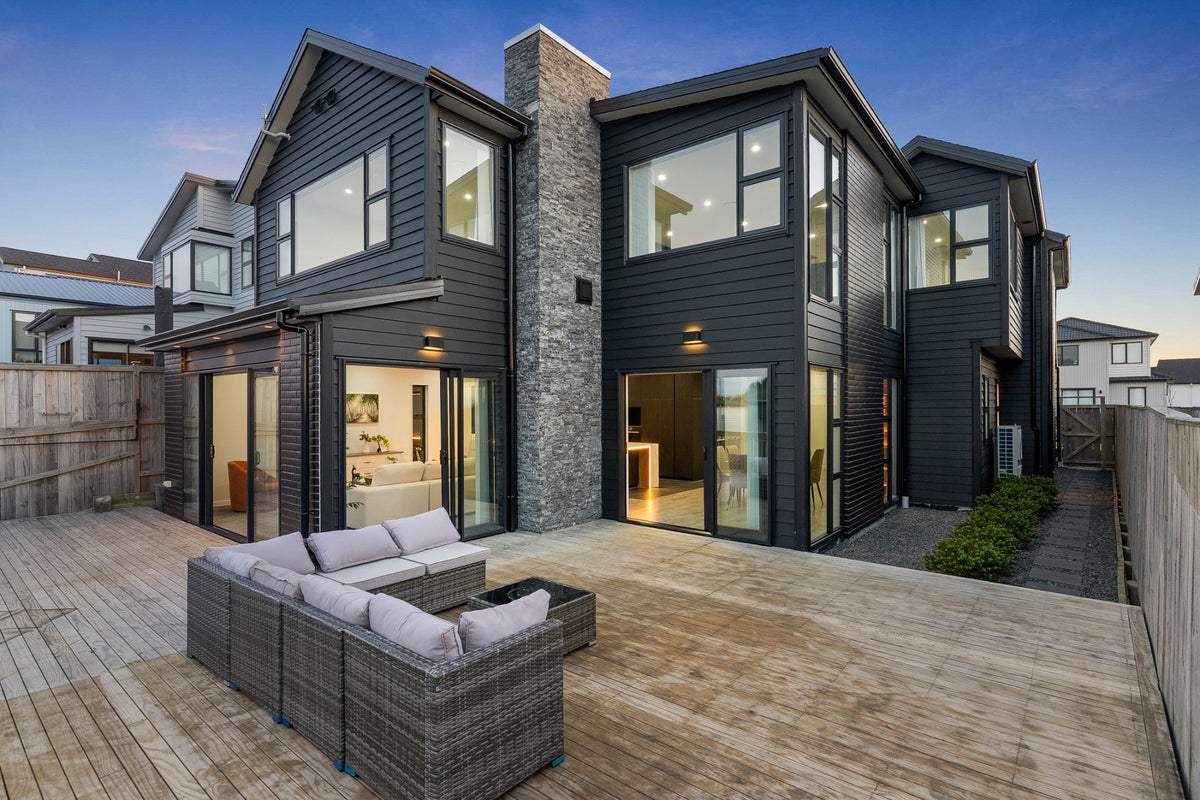 79 Michael Bosher Way, Flat Bush, Auckland - Carousel 1
