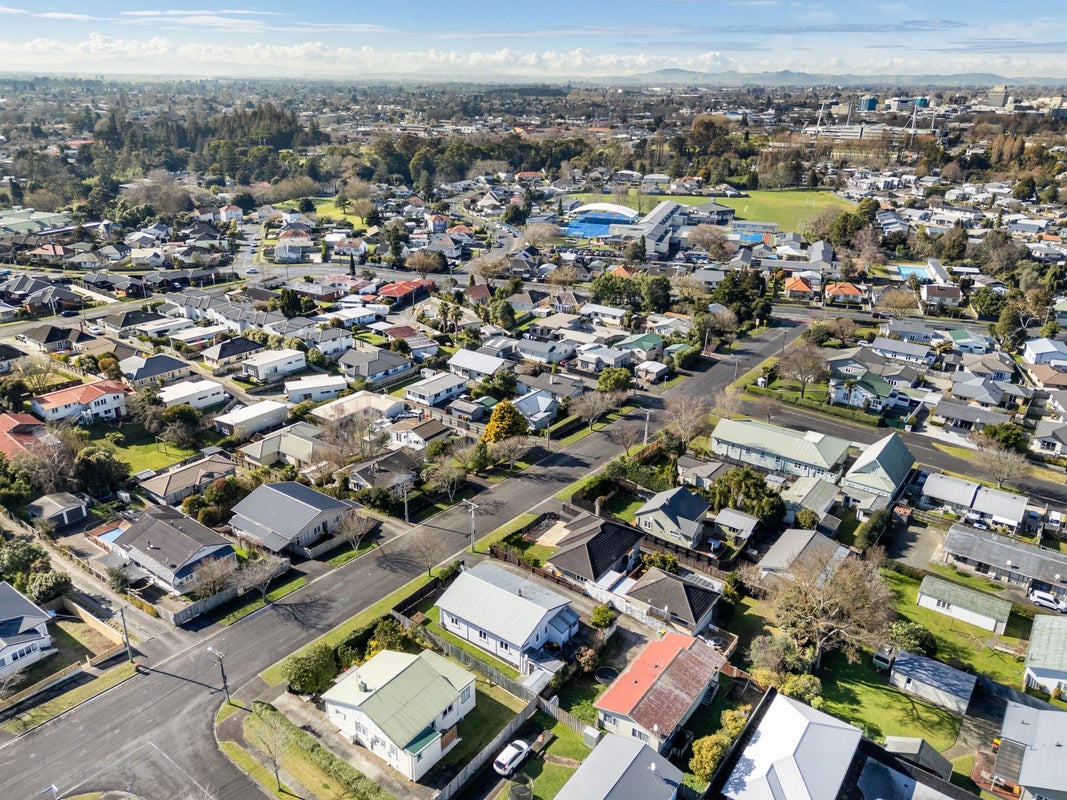 17 Matai Street, Maeroa, Hamilton - Carousel 24
