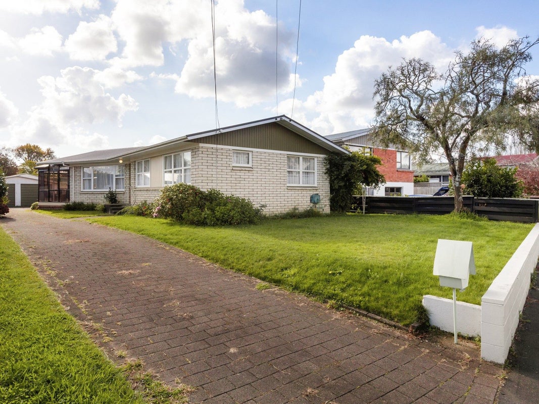 9 Patrick Place, Fitzroy, Hamilton - Carousel 2