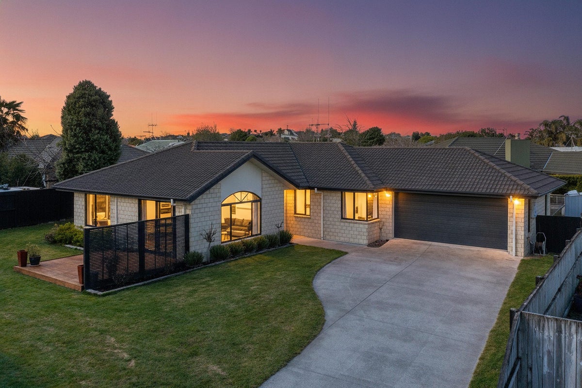 31 Nielsen Gardens, Rototuna, Hamilton - Carousel 1