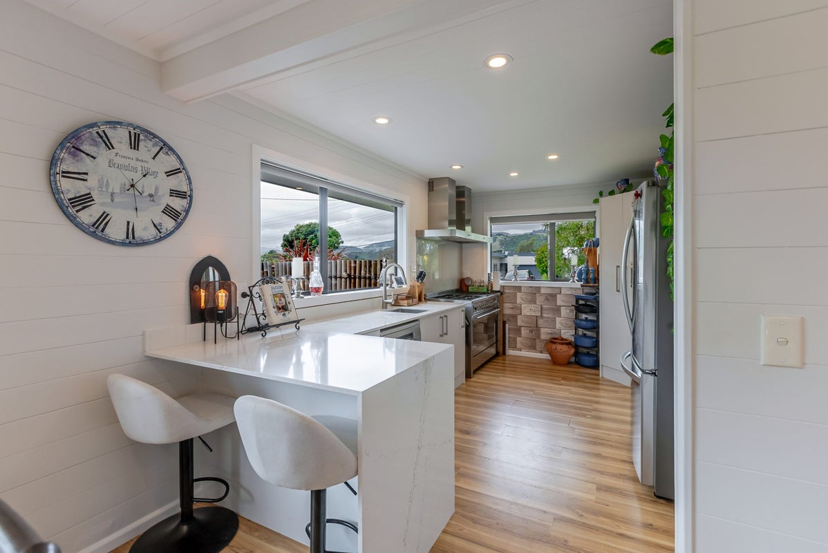 46 Dale Road, Raumati South, Paraparaumu - Carousel 2