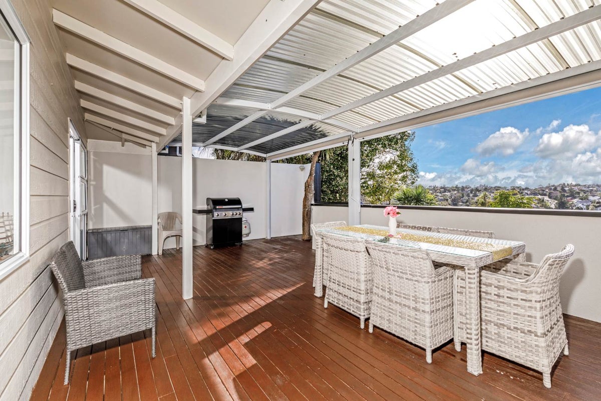 1/111 Carlisle Road, Torbay, Auckland - Carousel 2