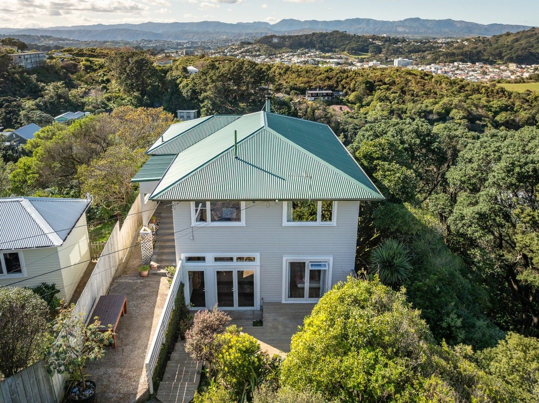 15A Hoggard Street, Vogeltown, Wellington - Carousel 1