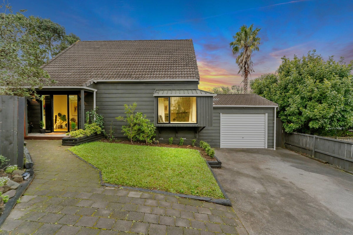 1/406 East Coast Road, Sunnynook, Auckland - Carousel 1