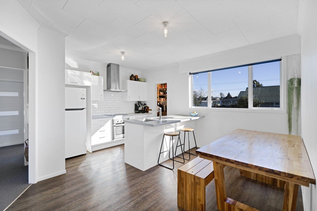 2 Orlando Street, Stratford, Stratford - Carousel 2