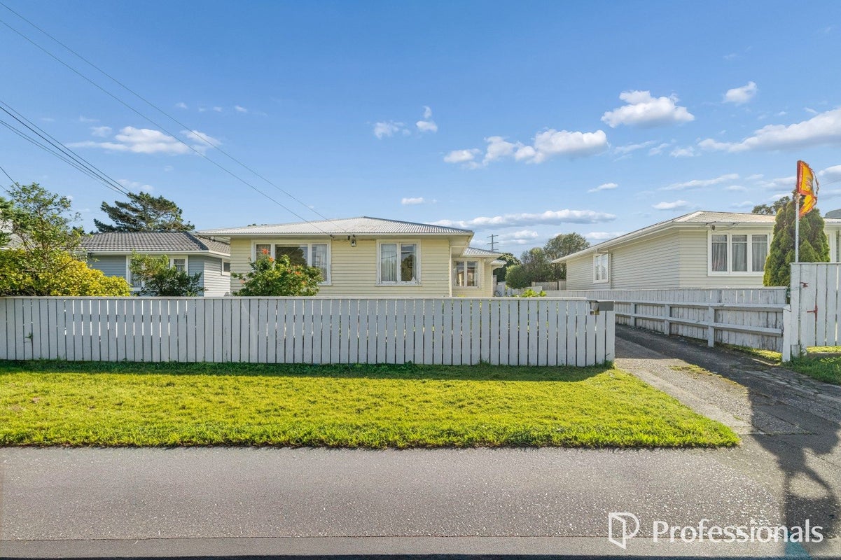 15 Kenmore Street, Newlands, Wellington - Carousel 1