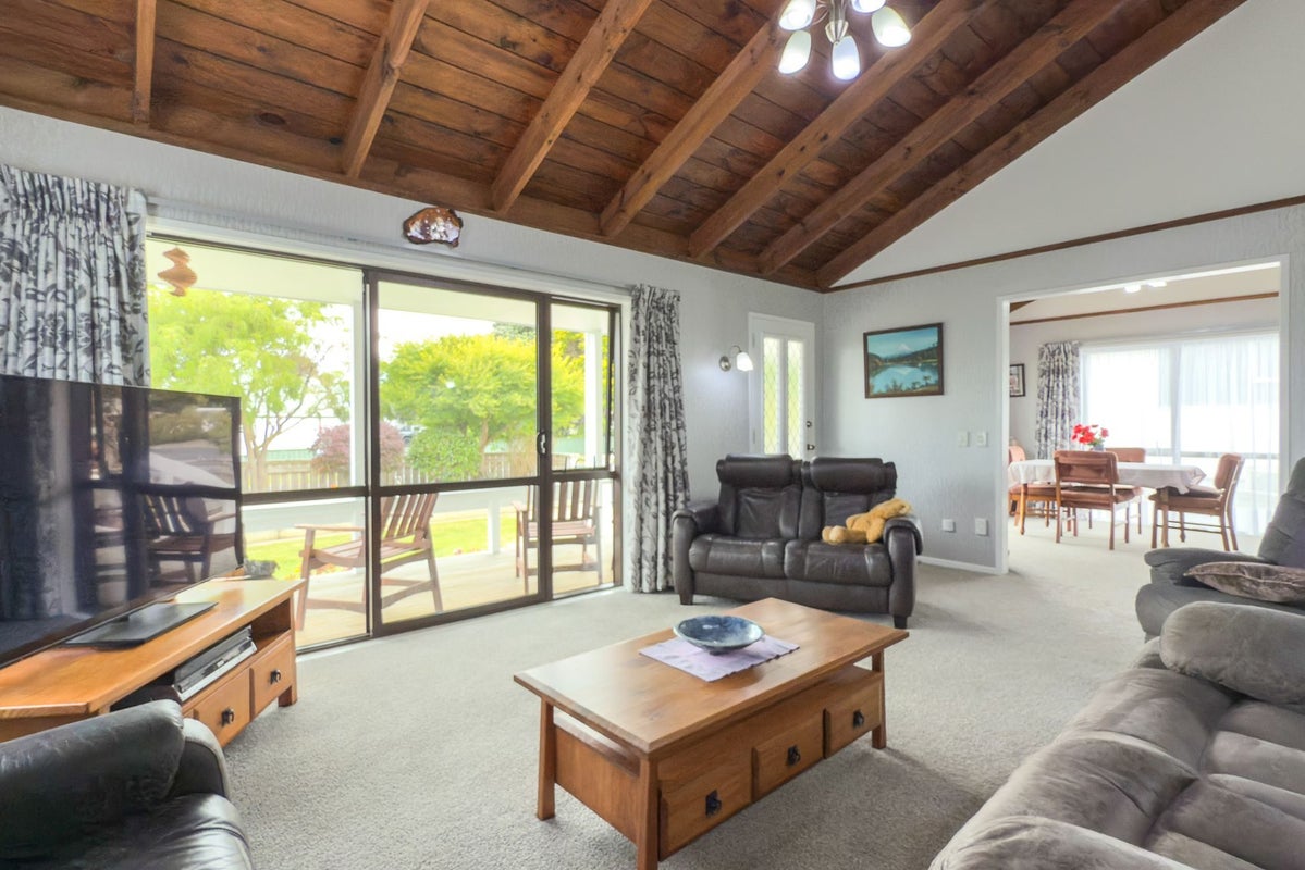 7 West Crescent, Te Puru, Thames - Carousel 1
