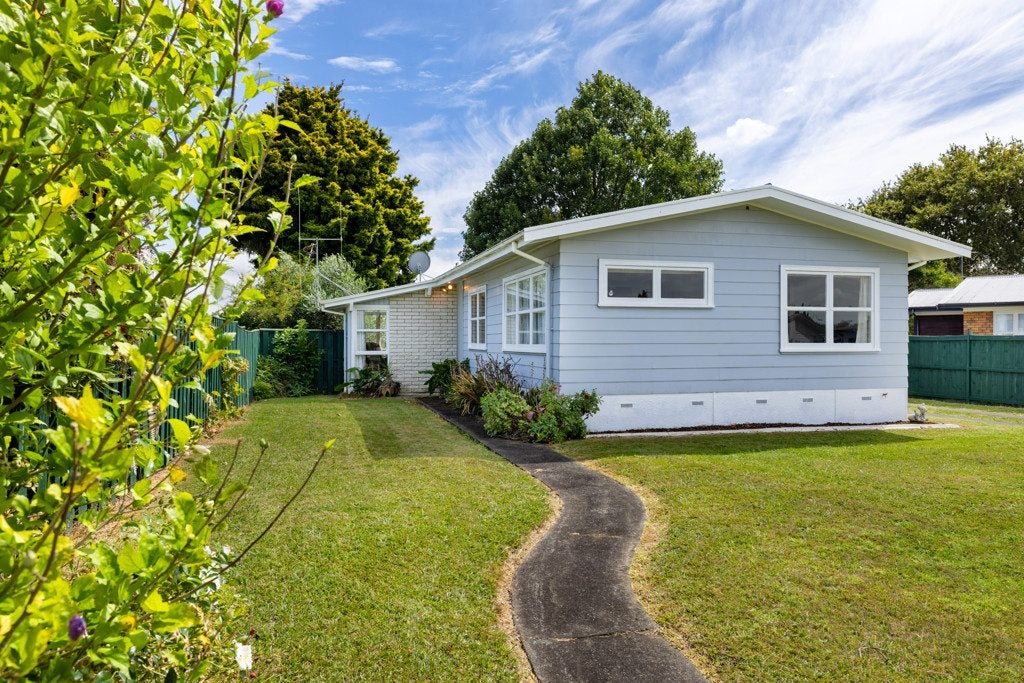 11 Thorpe Street, Fairview Downs, Hamilton - Carousel 1