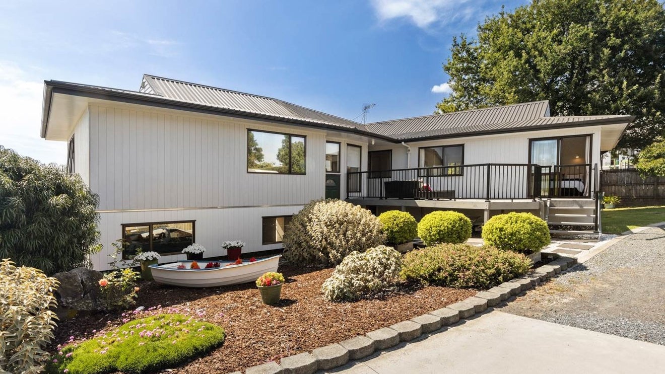 29D Wakelin Road, Beachlands, Auckland - Carousel 1