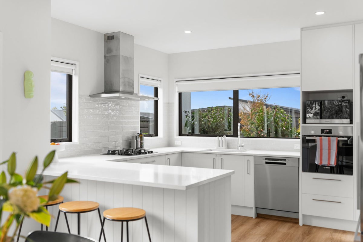 4 Withers Crescent, Halswell, Christchurch - Carousel 2