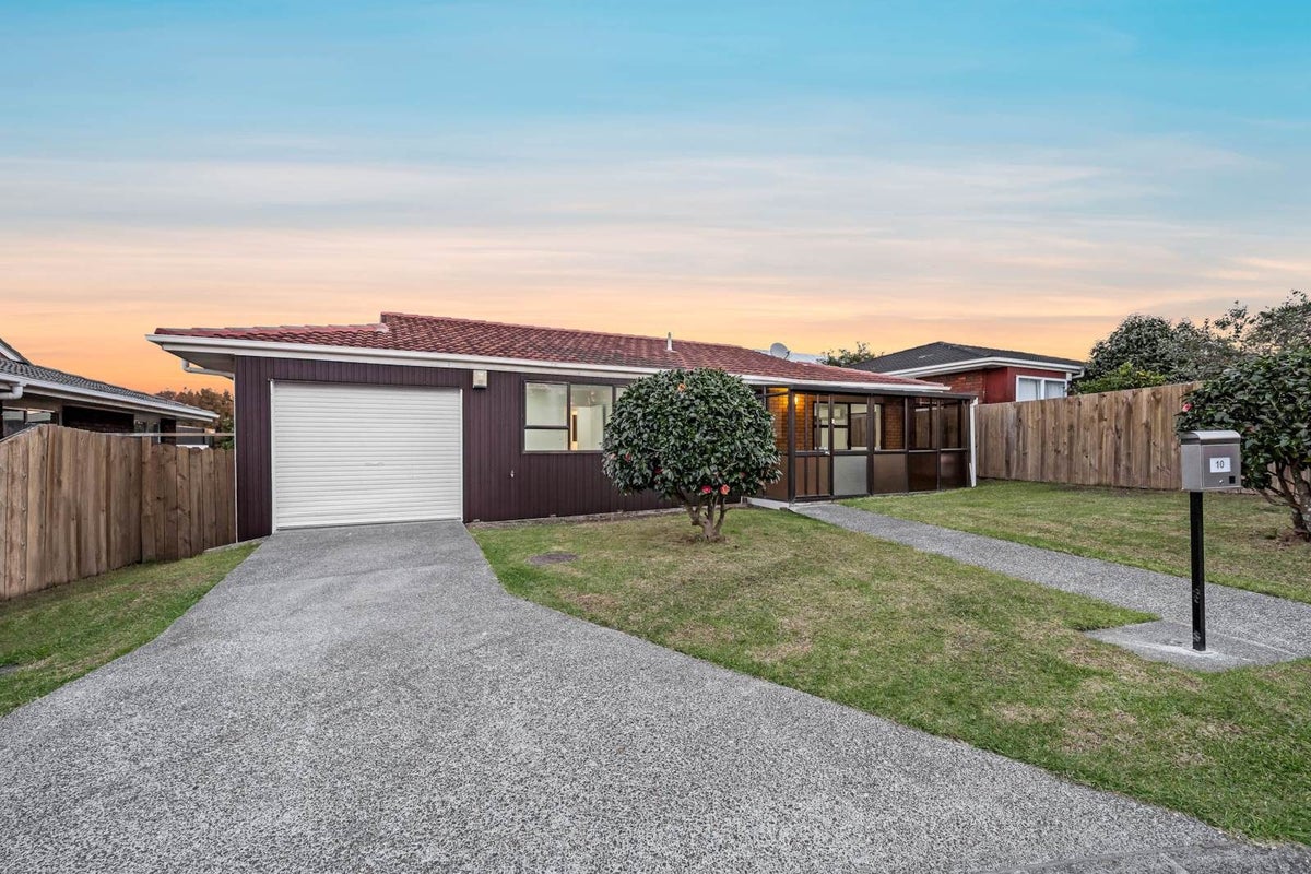 10 Tate Grove, Half Moon Bay, Auckland - Carousel 1