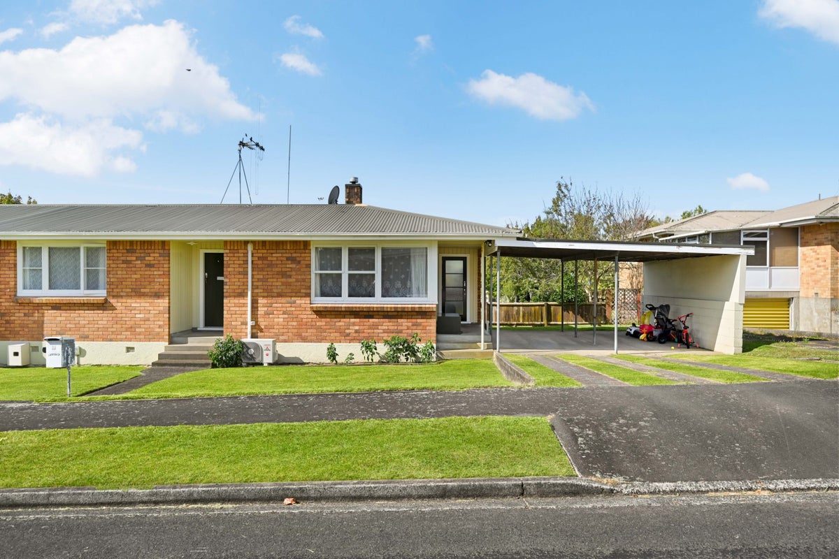 1 Christie Street, Forest Lake, Hamilton - Carousel 1