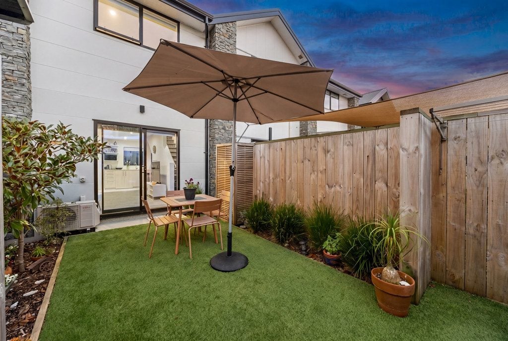 7/10 Fathom Place, Te Atatu Peninsula, Auckland - Carousel 1