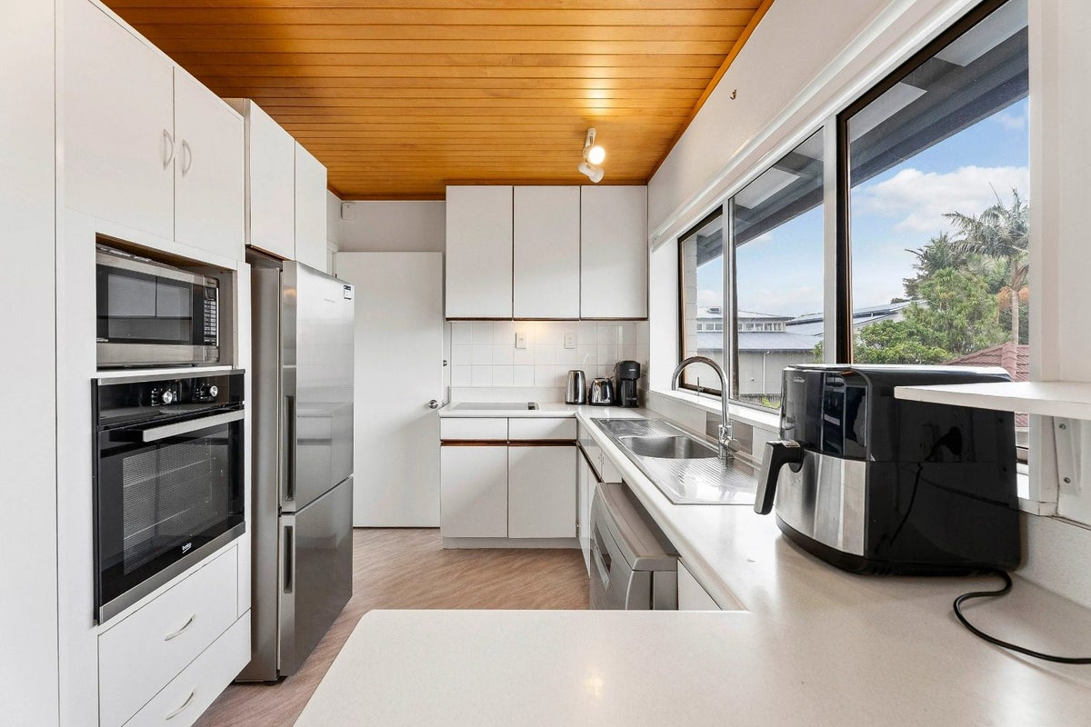 1/303 Point Chevalier Road, Point Chevalier, Auckland - Carousel 2